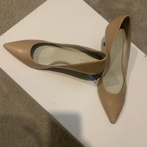 Nine West Nude/Tan Classic Pumps in Great Condition! - Picture 7 of 11